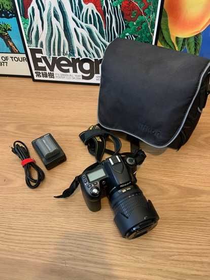 Nikon D80 + Objetiva Nikon DX 18-135mm 3.5/5.6