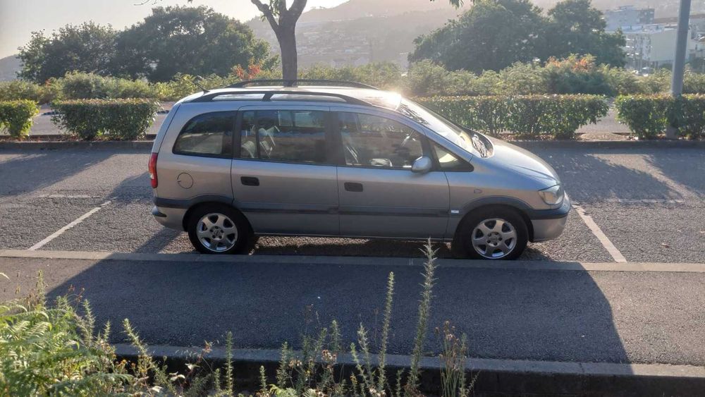 Opel Zafira 2.0 di c/ 7 lugares Nacional