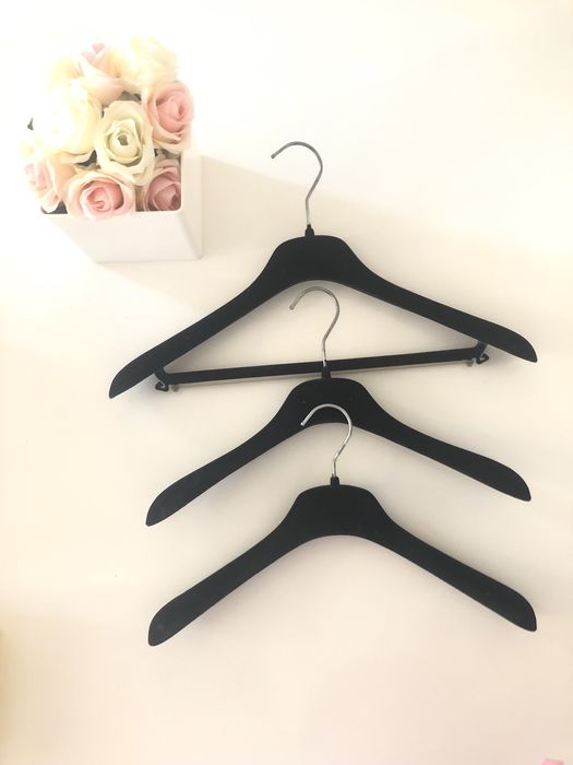 2 Cestos palhinha brancos Zara Home Novos, cabides veludo