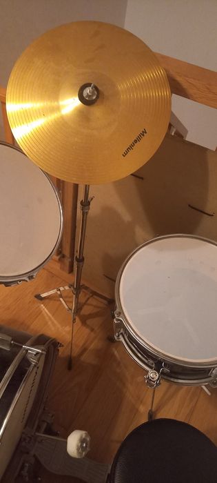 Bateria milenium de criança