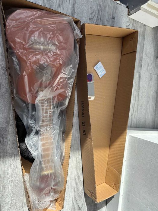 Ukulele Harley Benton UK-11C Soprano + Capa + Caixa Original