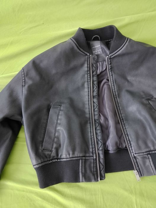 Śliczna Oversize markowa skóropodobna kurteczka.