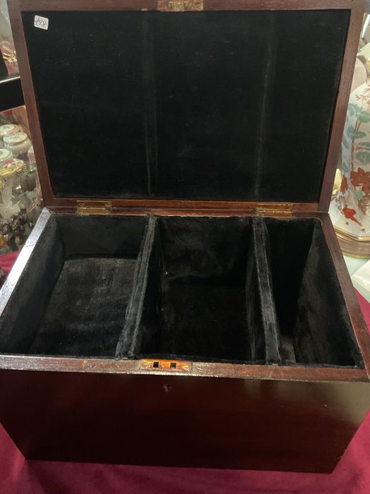 Caixa inglesa fundamental mahogany 31x20x20 cm forrada