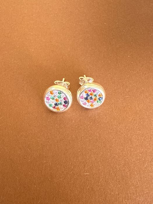 Brinco banhado a prata com pedras coloridas de zirconia