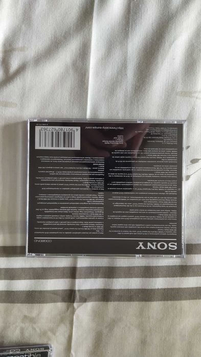 Capas de CDs em plástico vazias