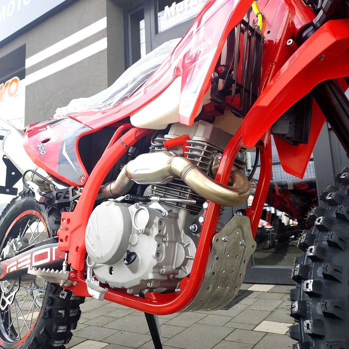 Мотоцикл GEON TRX 300 YGH, LX176FMN, 26 к.с, 21/18 балансвал, доставка