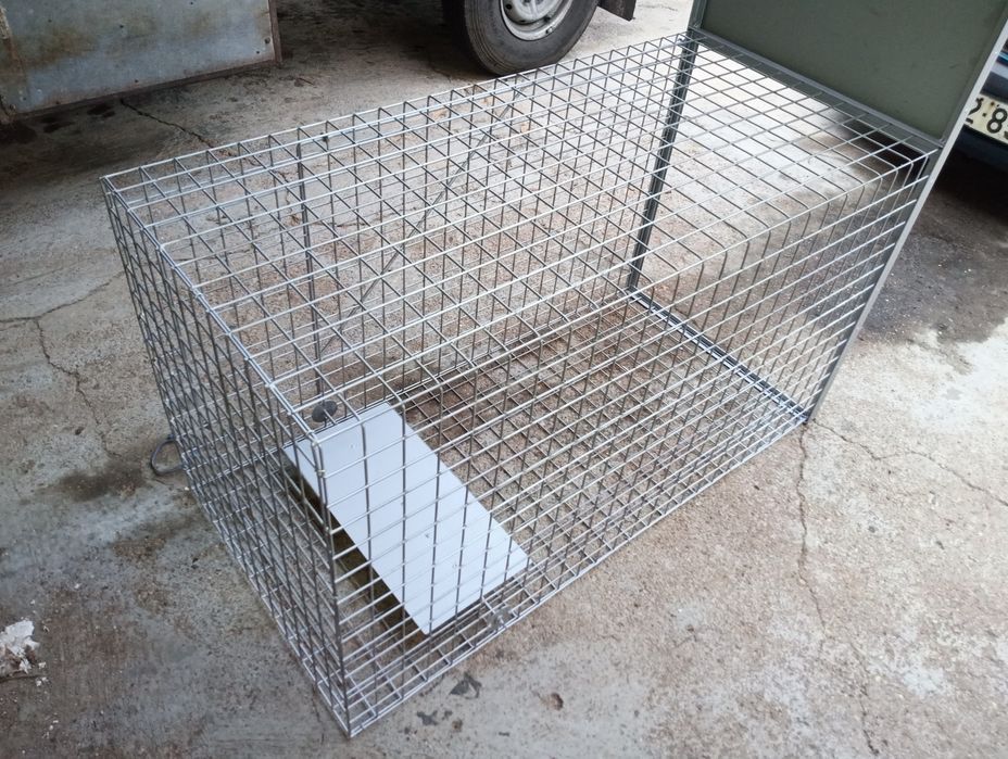 Captura cães porte medio 
1.30Mt de comprimento 
70cm de Altura 
60cm de largura 
1 Mt de Altura total com a