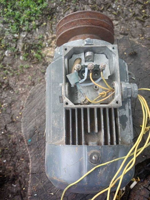 Електродвигун на три фази б/у