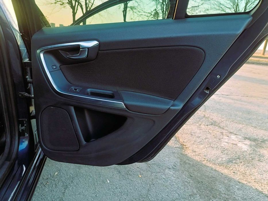 Volvo V60 D2 2012 року(модельний 2013)