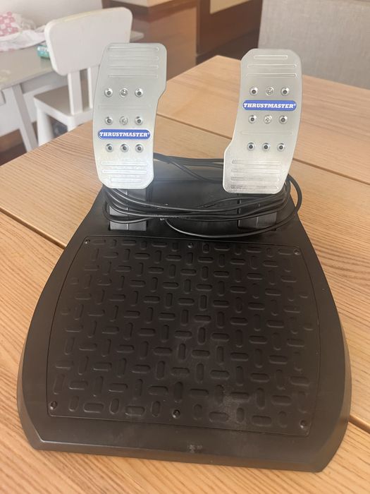 Thrustmaster T300 RS + suporte volante
