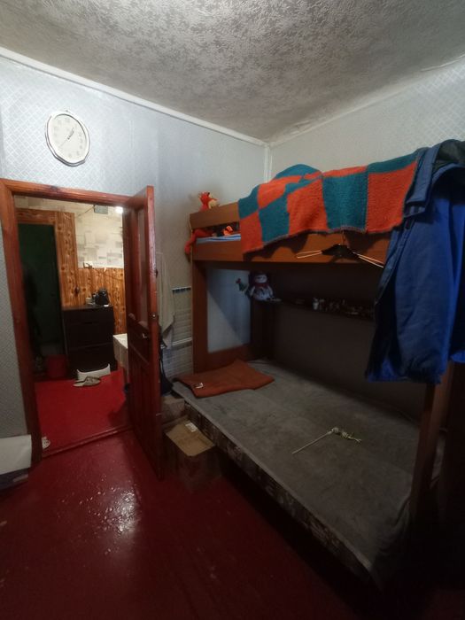 Продам гостинку район ТЦ МЭТРО