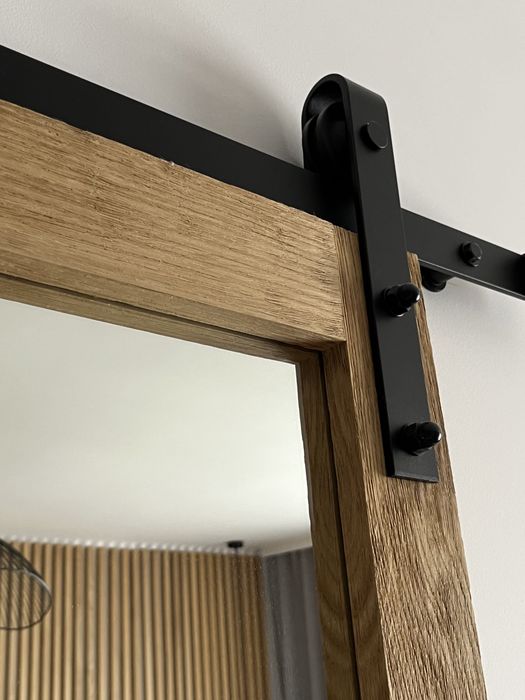 Lustro ścienne na szynie loft drewniana rama