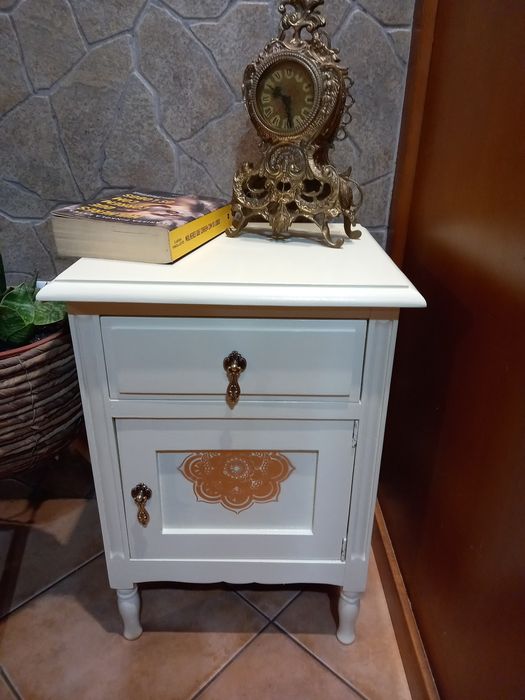 Mesinha restaurada vintage