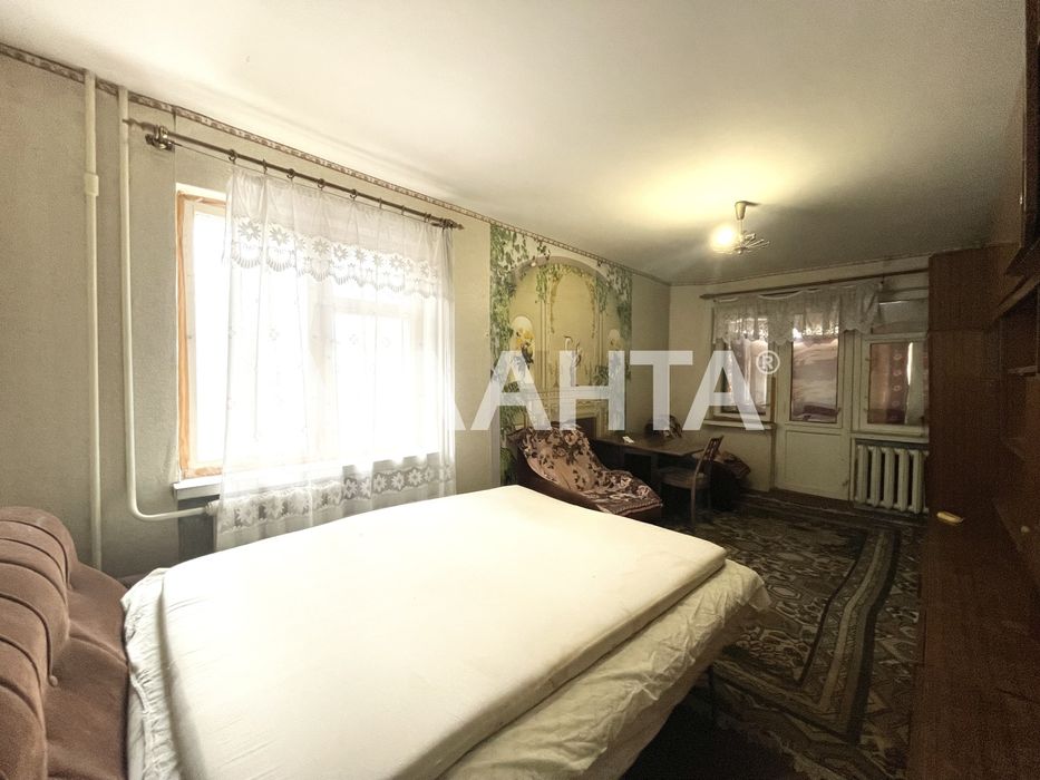 2 комн Черемушки ул Филатова Ивана и Юрия Лип 3 этаж раздельные комн