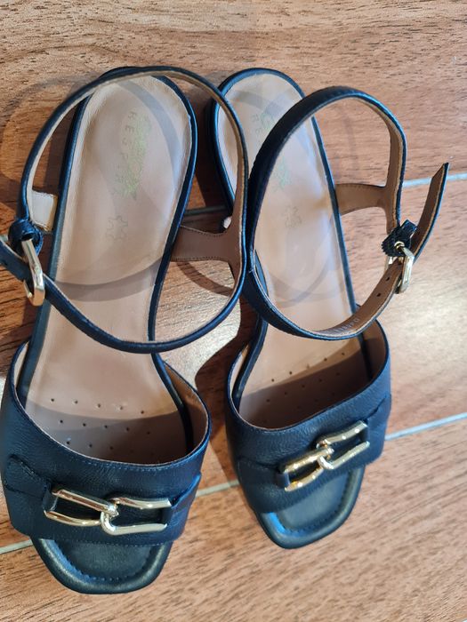 Vendo sandálias confortáveis