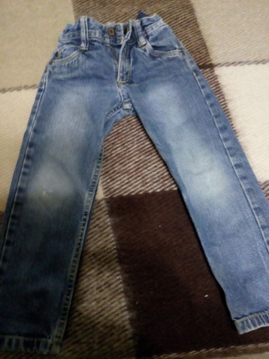 Красивые детские джинсы