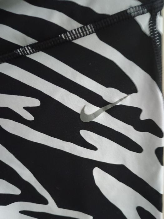 Rybaczki Nike dri-fit XS  zebra
