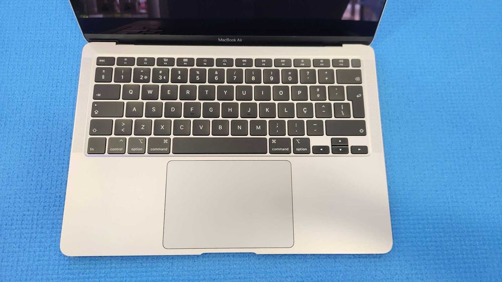 MacBook Air 13" 2020 | Intel Core i5 | 16GB RAM | 250GB SSD