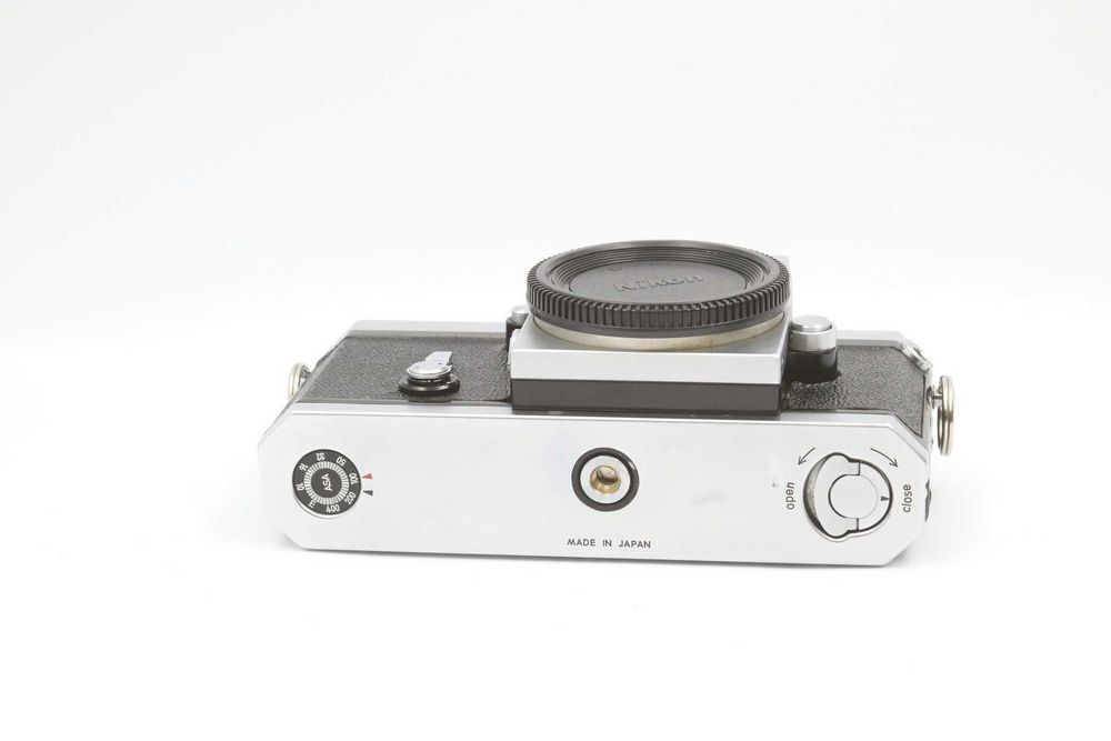 Nikon F body з класичною призмою