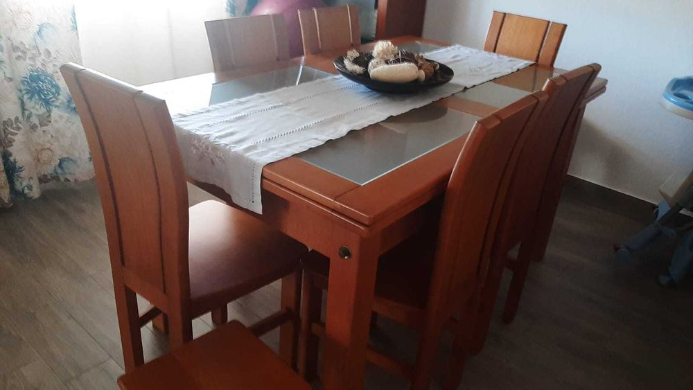 Mesa de refeição e cadeiras