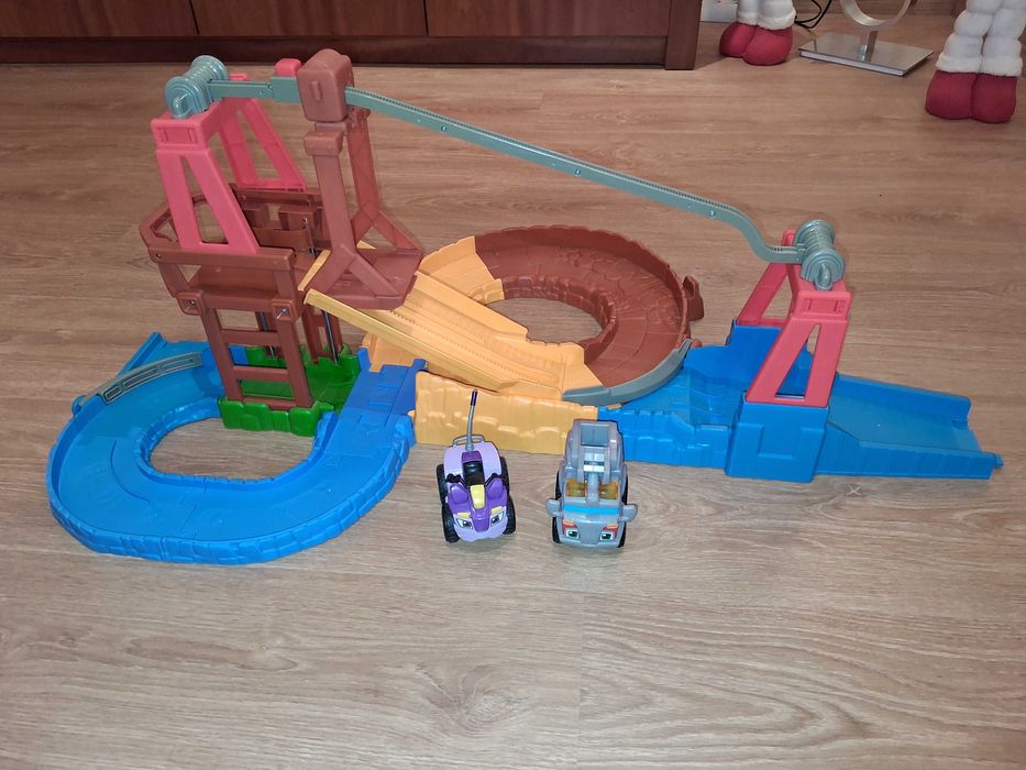 REV & ROLL Car Track + Two Vehicles