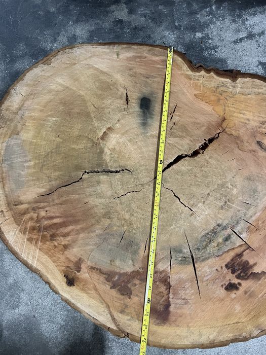 Roda de madeira de grandes dimensoes