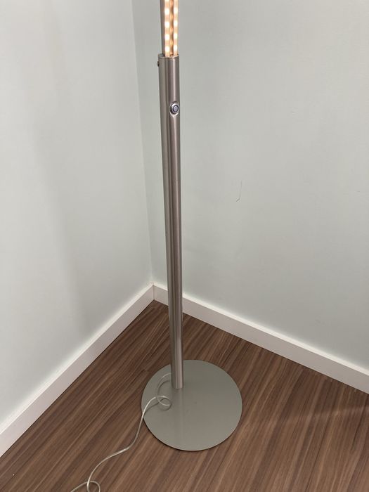 Cadeeiro Led de pé para Sala