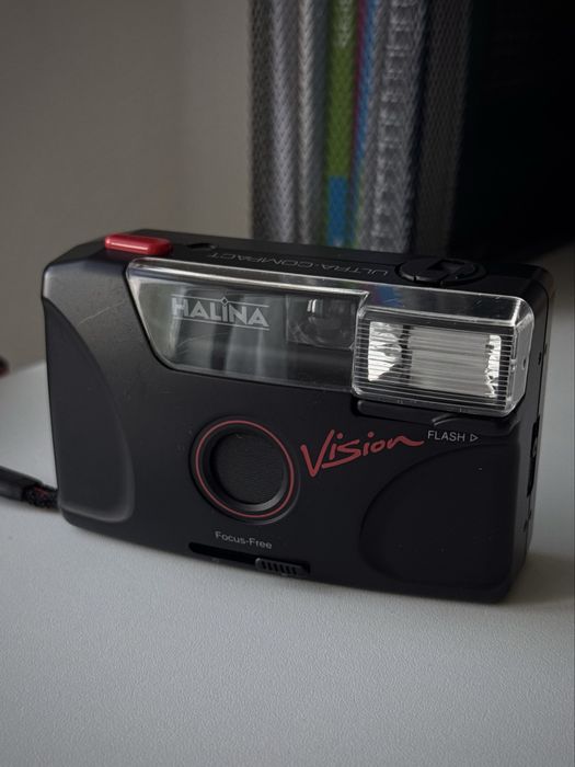 Плівковий фотоапарат Halina Vision Focus Free Flash 35mm бюджетний компакт