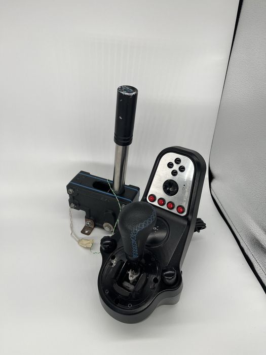 Vendo travão de mão e caixa logitech g27(ler descrição)