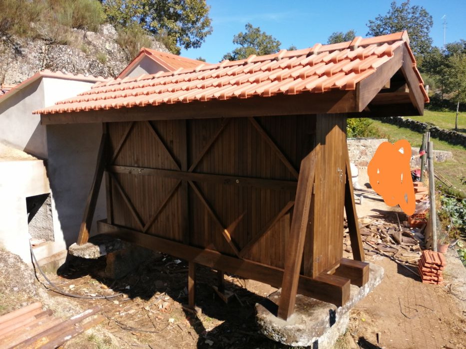 Requalificação/construção de raiz canastros/espigueiros em madeira