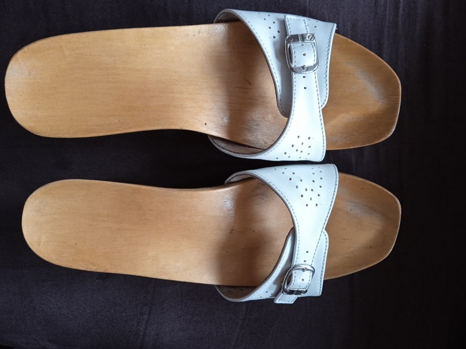 Klapki damskie drewniane skórzane regulowane