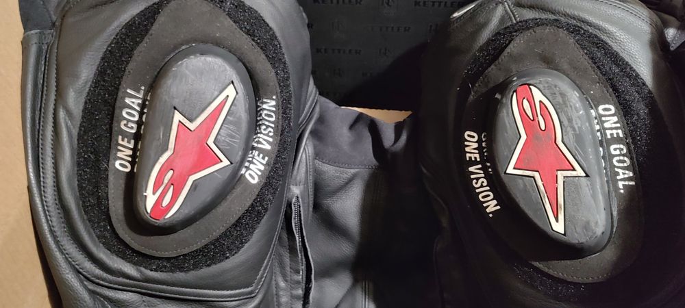 Alpinestars цельный комбинезон размер EU 62, мотокуртка, как новый