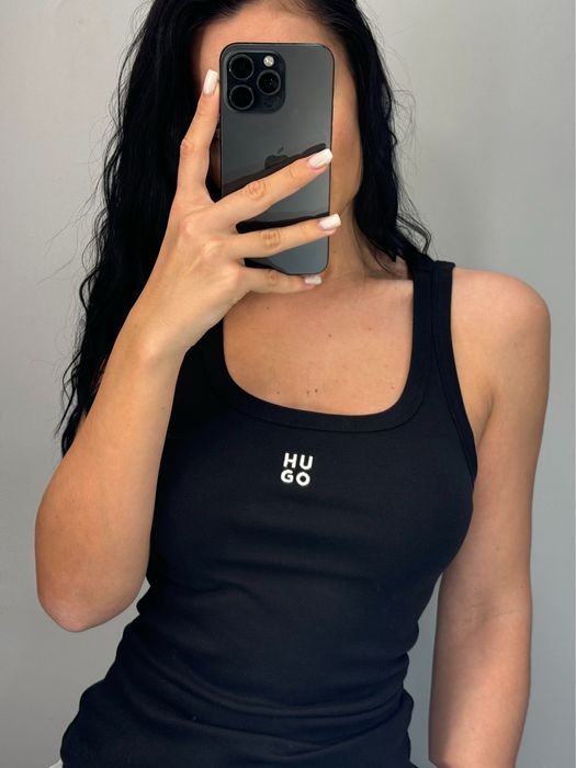 Топ Hugo, S-ка, оригинал, новый. Переходите,много товара