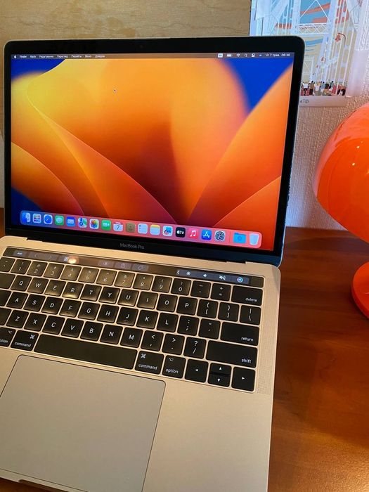 MacBook Pro 13-inch, 2018

+3

Le Apple MacBook Pro (13-inch,

2017).