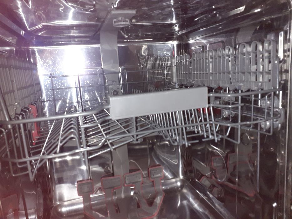 Máquina loiça Whirlpool a funcionar