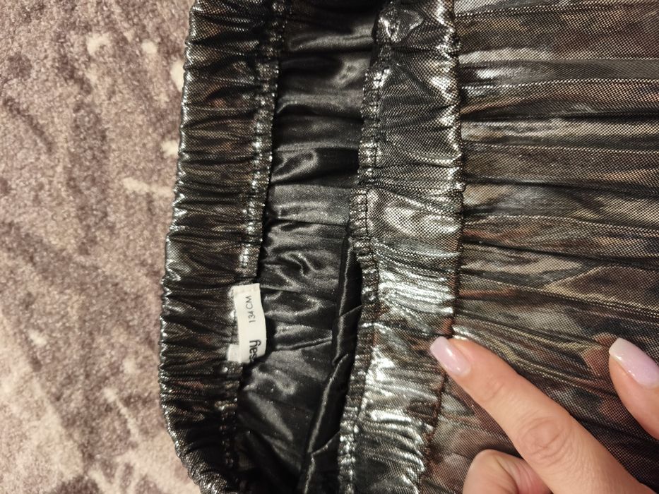 Продаётся нарядная серебреная плисировка юбка