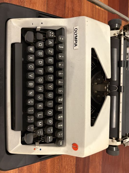 Máquina de escrever Olympia