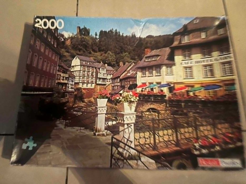Stare puzzle Hestair miasto rynek 2000