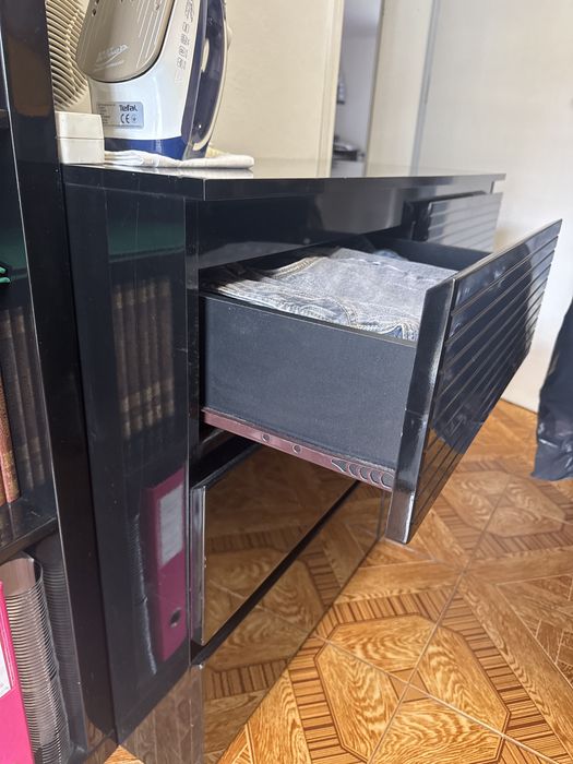 Cómoda 6 gavetas Preta Brilhante
