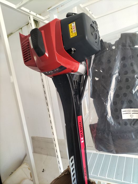Roçadeira profissional Kawasaki TJ 53 e