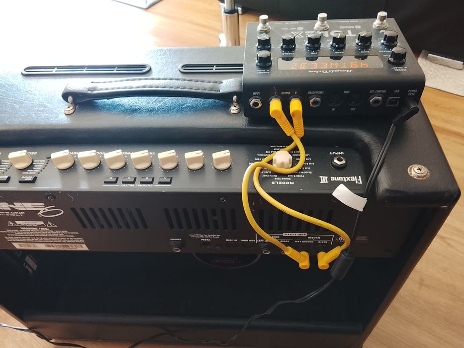 Line 6 Flextone III 75-Watt Amplificador de guitarra (Ler anuncio)
