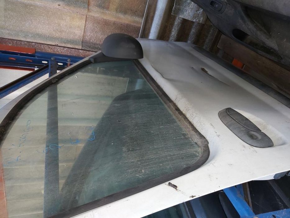 Porta Direita Renault Kangoo vidro manual amolgada