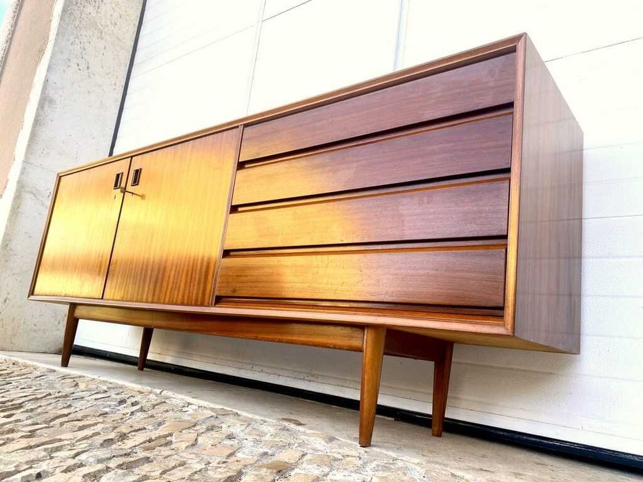 Aparador olaio vintage 210comp x 49prof x 84alt
