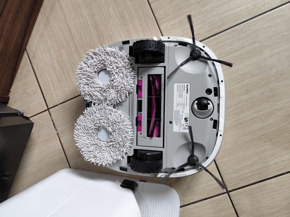 Eureka J12 Ultra robot odkurzający z automatyczną stacją opróżniania,