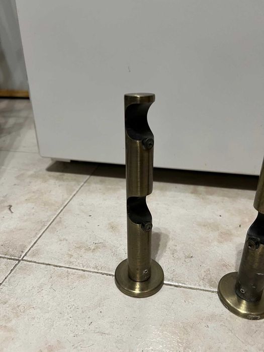 Conjunto de varões e suportes de metal