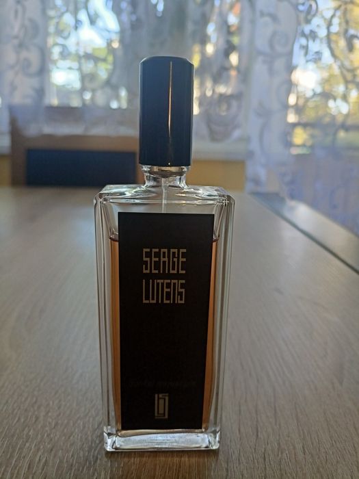 Perfum serge lutens santal majuscule