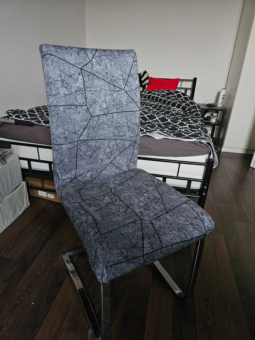 Pokrowce na krzesła szare ze wzorem elastyczne uniwersalne 4 sztuki