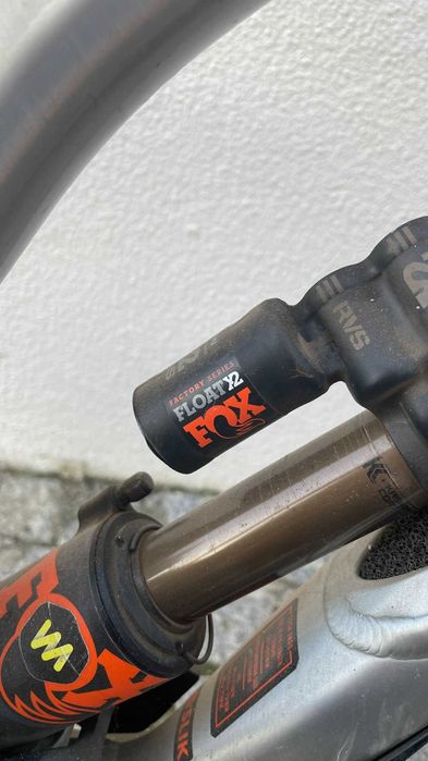 Bicicleta Downhill Commencal Supreme