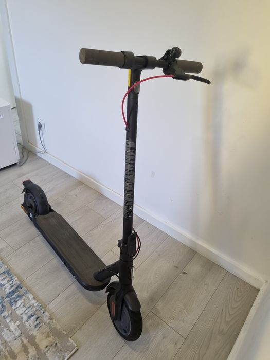 Estou vendendo uma trotineta quase nova.