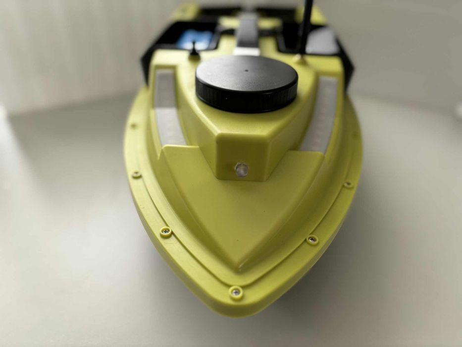 Łódka zanętowa zdalnie sterowana z pilotem [295]